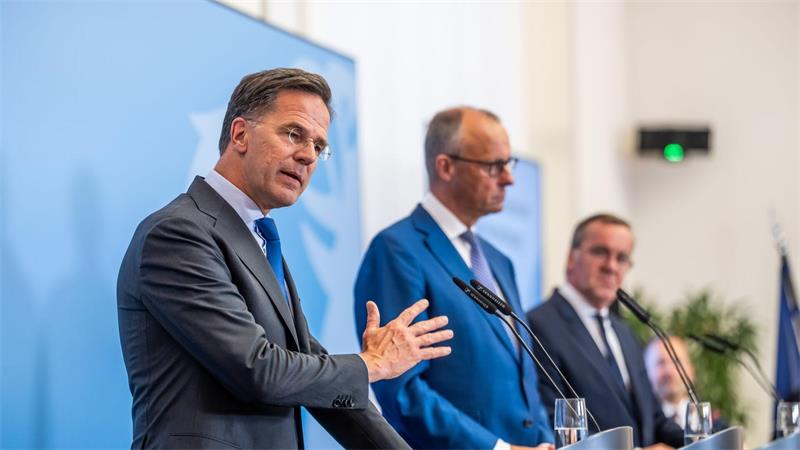 Ukraine soll bei Nato-Gipfel Milliardenversprechen erhalten Nato-Generalsekretär Mark Rutte wird den Gipfel in der kommenden Woche leiten. Zur Vorbereitung führte er diese Woche noch Gespräche mit Bundeskanzler Friedrich Merz und Verteidigungsminister Boris Pistorius in Berlin. (Archivbild)