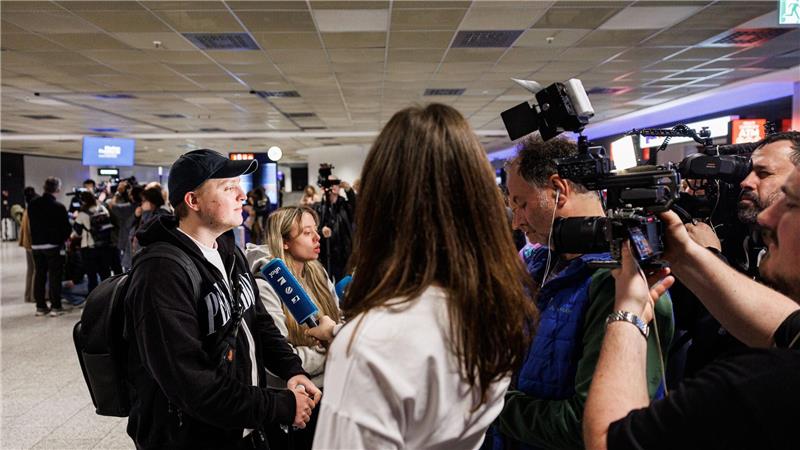 „Natürlich ist es beunruhigend, wenn man Raketen über die Köpfe fliegen sieht“, sagt Carl Wagener.