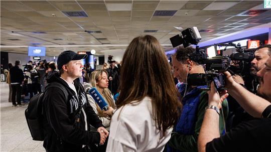 „Natürlich ist es beunruhigend, wenn man Raketen über die Köpfe fliegen sieht“, sagt Carl Wagener.