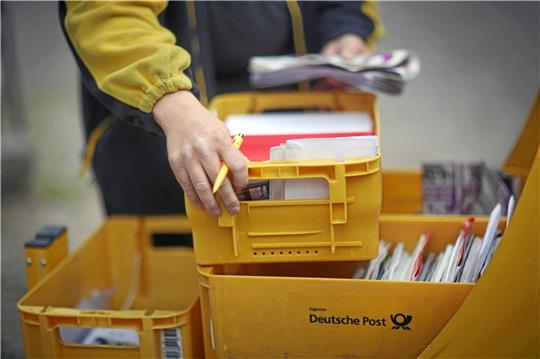 Natürlich ist vor Weihnachten das Aufkommen an Briefen und Paketen höher. Dennoch fragt sich ein Clausthal-Zellerfelder, wieso er sich seine Post selbst abholen muss. Darunter sind auch wichtige Dokumente. Symbolfoto: von Erichsen/dpa
