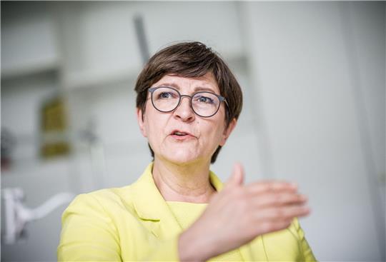 «Natürlich liegen auch Gefahren darin, wie in allen Technologien», sagt SPD-Chefin Saskia Esken über Künstliche Intelligenz.