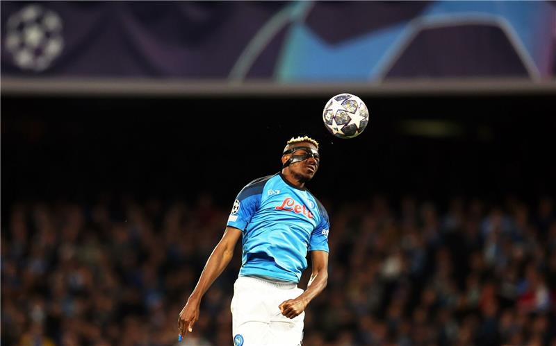Neapels Victor Osimhen erzielt den Treffer zum 1:0.