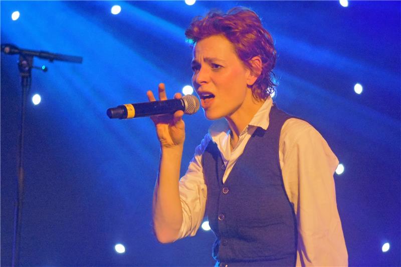 Cäthe bringt Braunlage zum Tanzen Neben dem üppigen Sound sind es Cäthes Texte, die aufhorchen lassen.