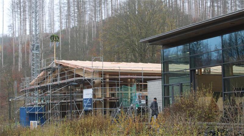 Landesinnungsverband der Dachdecker baut eine neue Doppelhalle Neben den weiteren Arbeitshallen der Landesdachdecker-Innung in der Mühlestraße in St. Andreasberg wird gerade für 2,5 Millionen Euro eine neue Doppelhalle gebaut.