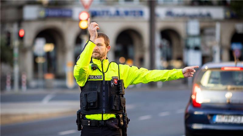 Neben der Polizei haben auch Mitarbeiter des Zolls, des Gewerbeaufsichtsamts, der Führerscheinstelle der Landeshauptstadt Hannover und des Bundesamtes für Logistik und Mobilität an den Kontrollen teilgenommen. (Symbolbild)