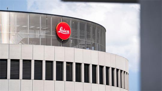 Neben der schwierigen weltwirtschaftlichen Entwicklung haben auch verschärfte Zollregelungen Leica im vergangenen Geschäftsjahr zu schaffen gemacht. (Archivbild) 