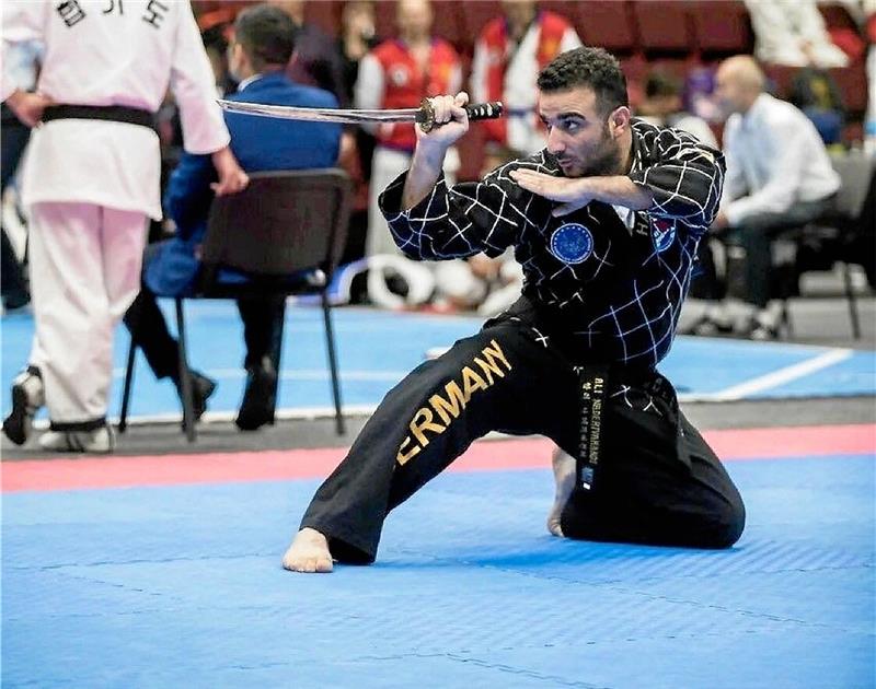 Neben seinem Studium und dem Engagement in der Hochschulpolitik ist Ali Naderiverandis große Leidenschaft Hapkido. Er trainiert die koreanische Kampfkunst, seitdem er sieben ist. Mittlerweile ist er unter anderem Europameister. An der TU Clausthal hat er zwischenzeitlich als Selbstverteidigungslehrer gearbeitet. Fotos: Privat
