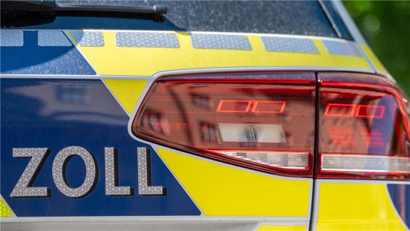Autos illegal nach Russland exportiert? Zoll ermittelt Neben zahlreichen Beweismitteln wurden den Angaben zufolge auch mehrere Tausend Euro Bargeld sichergestellt. (Symbolfoto)
