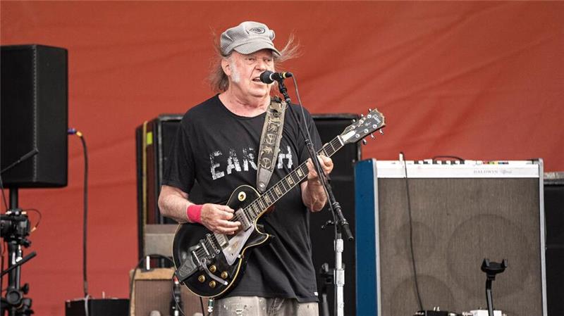 Nach Boykott: Neil Young will doch in Glastonbury spielen Neil Young will nun doch beim Festival Glastonbury spielen. (Archivfoto)