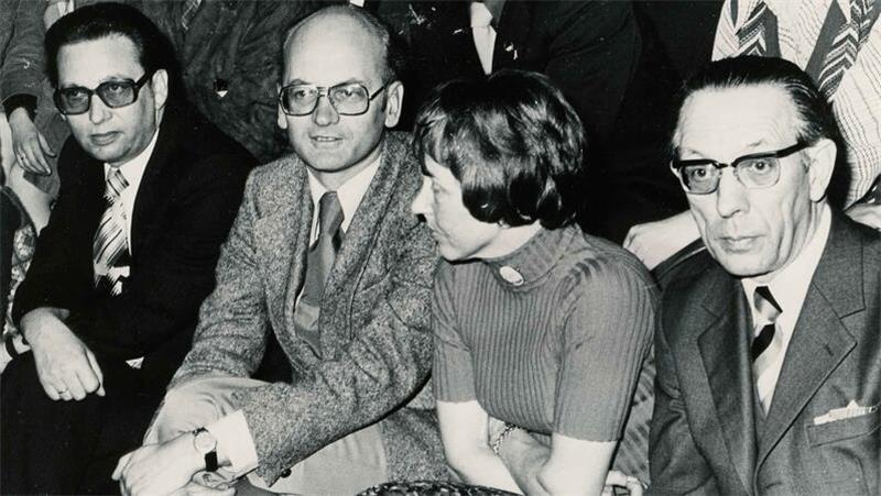 Neu im Amt als Hausherr: Bei der Einweihung der Sporthalle ist Hansgeorg Engelke (2.v.l.) taufrisch als neuer CvD-Direktor bestätigt. Er verfolgt das Geschehen mit seiner Gattin und späteren Kreistagsabgeordneten Ursula Engelke, dem Jürgenohler SPD-Ratsherrn Bodo Sauthoff (l.) und Goslars Oberbürgermeister Helmut Sander.