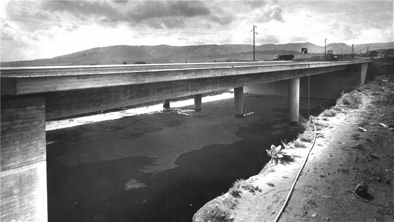 Neu ist 1975 auch die Brücke im späteren Harzburger Dreieck. Die sich heute darunter befindliche B6 exitiert auf dieser Aufnahme noch nicht. Auch jene Brücke soll auf mittelfristige Sicht erneuert werden.