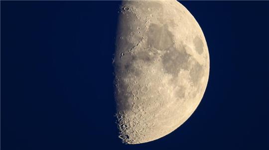Neue Esa-Satelliten sollen künftig um den Mond fliegen und Mondmissionen helfen. (Archivbild)