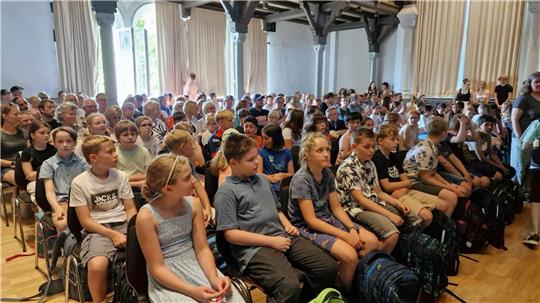 Neue Schulleiterin, neue Schüler: 79 Fünftklässler werden in der Aula des Ratsgymnasiums begrüßt.