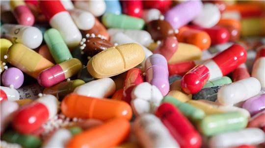 Neue US-Zölle werden nach Angaben der EU-Kommission auch Pharmaunternehmen treffen. (Symbolbild)