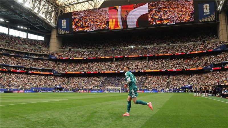 Manuel Neuer mit Comeback WM-Rekordtorwart Neuer spielt seine fünfte WM.