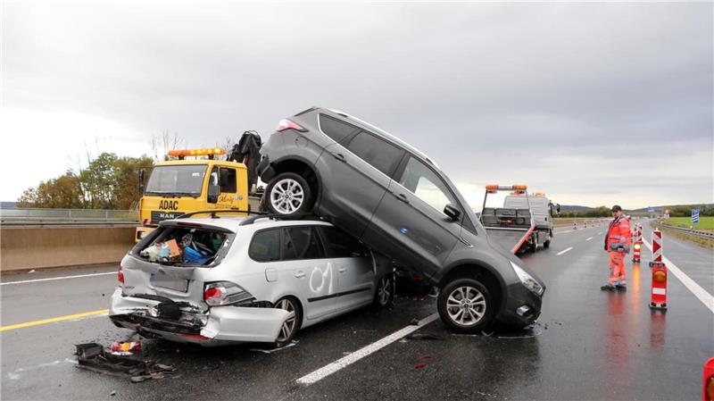 Neun Menschen wurden bei dem Unfall verletzt. Sie wurden in umliegende Krankenhäuser gebracht.