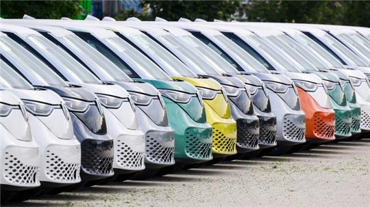 Neuwagen vom Elektrobus Volkswagen ID.Buzz. Ein Neuwagenkauf ist derzeit eine teure Angelegenheit (Symbolbild).