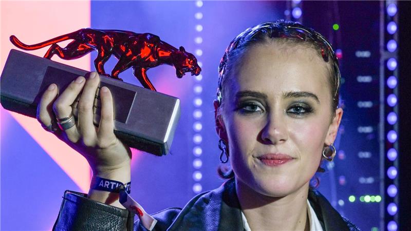Bilder des Tages Newcomerin Paula Engels holt sich den New Faces Award Musik