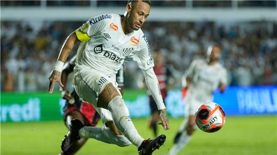 Neymar am Ball für den FC Santos.