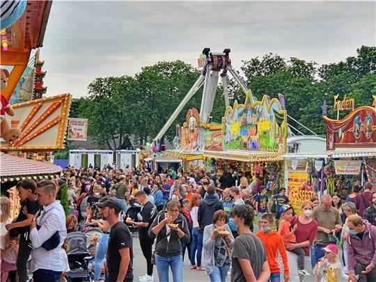 Nicht alle Besucher des Goslarer Volks- und Schützenfestes können zu Fuß oder mit dem Rad kommen. Gerade die Auswärtigen sind auf Parkplätze angewiesen. Archiv-Foto: Sowa