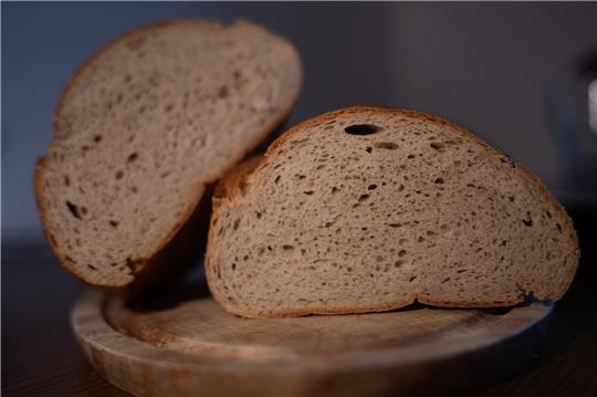 Nicht die Getreidesorte ist entscheidend dafür, wie gesund Brot ist, sondern die Verarbeitung des Korns. Foto: picture alliance/dpa | Sebastian Gollnow