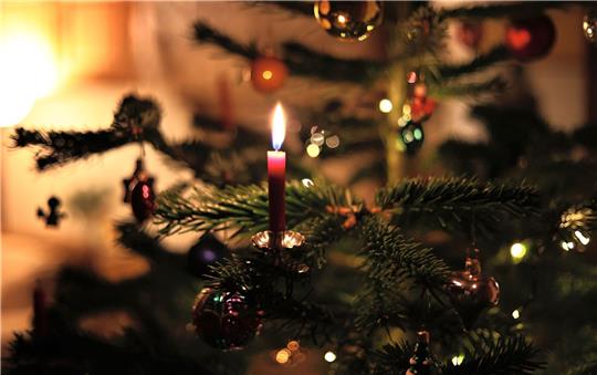 Nicht für alle Menschen ist Weihnachten besinnlich und schön - gerade die Festtage können auch einsam werden.