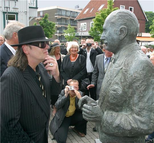 Nicht gerade wie ein Komet: Was mögen Sänger Udo Lindenberg, der den Ring im Jahr 2003 in Hahnenklee erhielt, und andere Preisträger wohl denken, wenn sie von der Diskussion um Paul Linckes Umgang mit Nazi-Größen erfahren? Archivfoto: Schenk