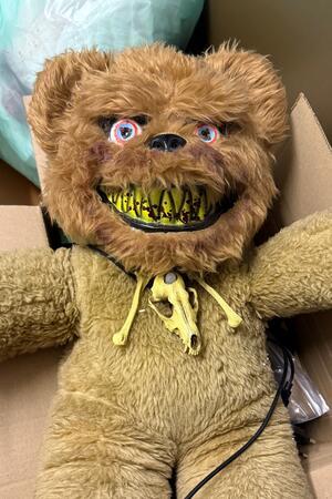 So wird aus einem fröhlichen Jugendtreff ein Ort des Grauens Nicht jeder Teddybär ist niedlich.