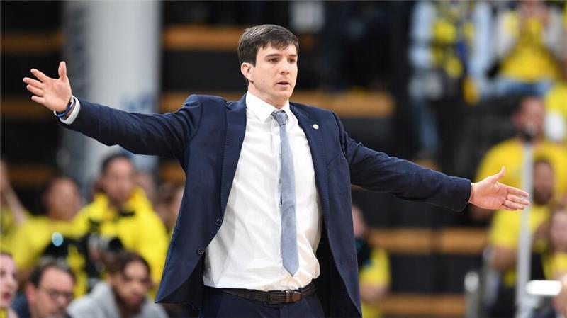 Baskets Oldenburg trennen sich von Trainer Calles Nicht mehr Trainer der EWE Baskets Oldenburg: Pedro Calles