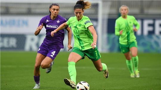 Nicht mehr beim VfL Wolfsburg: Chantal Hagel (r)