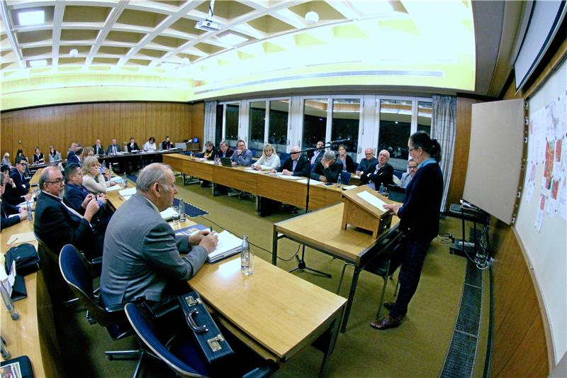 Bad Harzburger dürfen jetzt auch in Ausschüssen Fragen stellen Nicht mehr nur im Rat, sondern auch in den Ausschüssen dürfen Bürger künftig ans Pult treten und Fragen stellen. Foto: GZ-Archiv