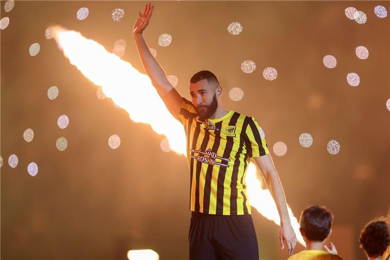 Im „Goldrausch”: Saudi-Arabien und seine Sport-Strategie Nicht nur Fußballstars wie Karim Benzema (Bild) und Cristiano Ronaldo werden nach Saudi-Arabien gelockt. Das Königreich ist an viel größeren Events interessiert.