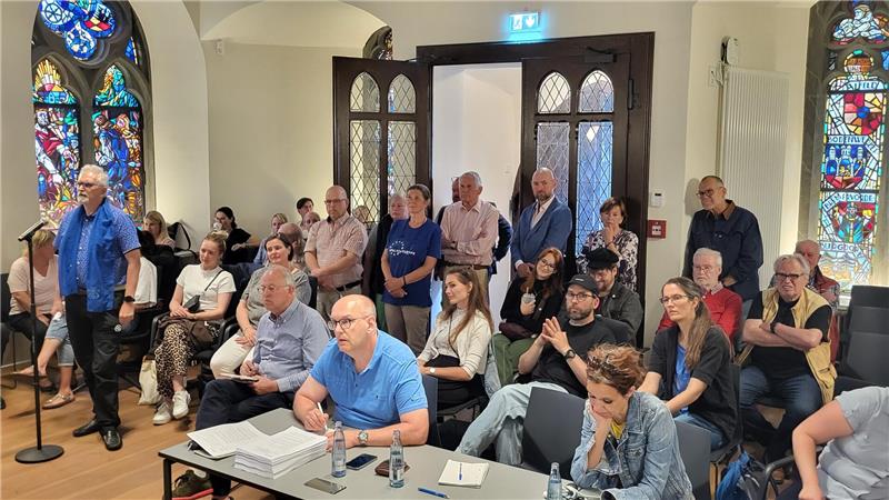 Weg mit den Grenzen für drei Goslarer Grundschulen Nicht nur, aber auch wegen der Schulgrenzen-Debatte ist der Zuhörerraum auf der Rathausdiele am Dienstag voll.