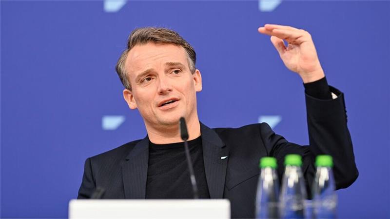 SAP-Chef Klein verdient fast 19 Millionen Euro Nicht nur die SAP-Aktie ist im Höhenflug - sondern auch die Manager-Gehälter des Konzerns. Im Bild: SAP-Chef Klein. (Archivbild)