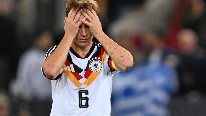 Nicht schon wieder: Der Kapitän wäre gerne beim Team geblieben. 