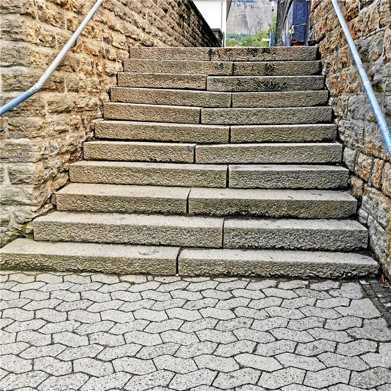 Nicht sehr vertrauenerweckend wirkt diese Treppe. Die Stadt plant eine Sanierung. Foto: Privat