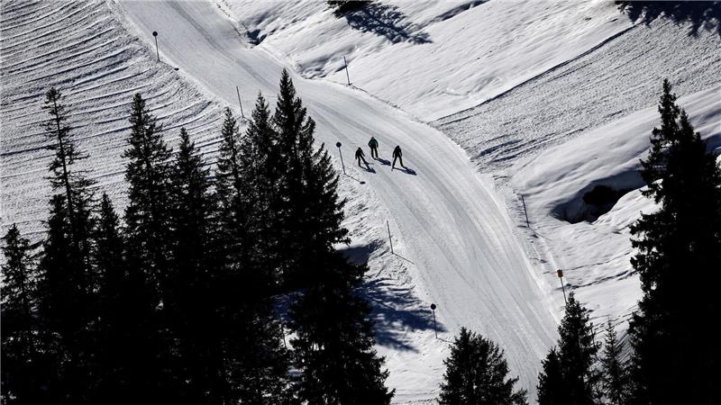 Warten auf Winter: Kunstschnee rettet Skipisten Nicht überall ist es abseits der Pisten grün. (Archivbild)