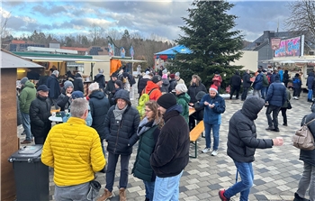Braunlage plant den Wintermarkt unter riesigem Zeltdach Nicht unter freiem Himmel wie bisher, sondern unter einem riesigen Zeltdach – aber auch mit Weihnachtsbaum – soll der Wintermarkt in diesem Jahr veranstaltet werden.