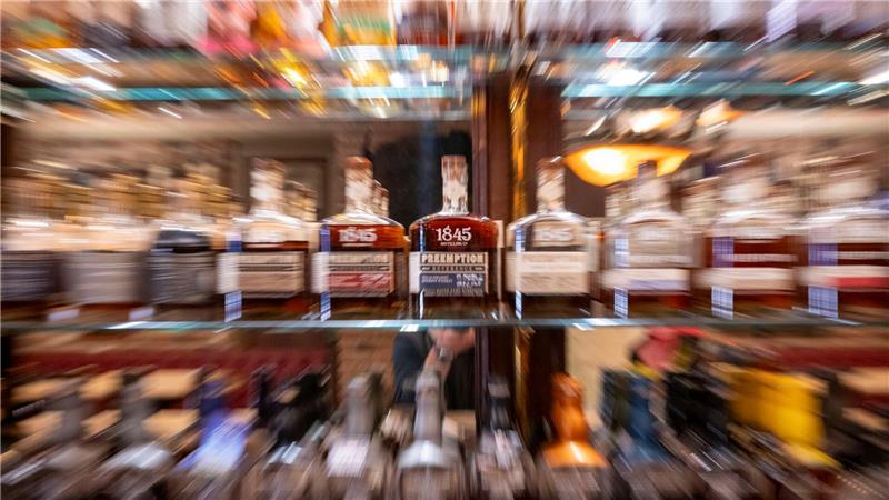 Nicht von den Zusatzzöllen betroffen: amerikanischer Whiskey und andere alkoholische Getränke. (Archivbild)