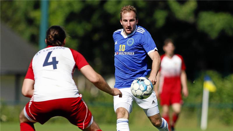 Sitzenstock kehrt zur TSG zurück Nick Sitzenstock in der Landesliga-Saison 2021/22 im Trikot der TSG Bad Harzburg beim 1:3 gegen den SV Lengede. Foto: Epping