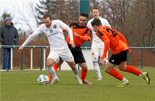 Nick Sitzenstock (li.), der am Mittwoch noch pausieren muss, soll am Sonntag das Offensivspiel der TSG beleben. Foto: Epping