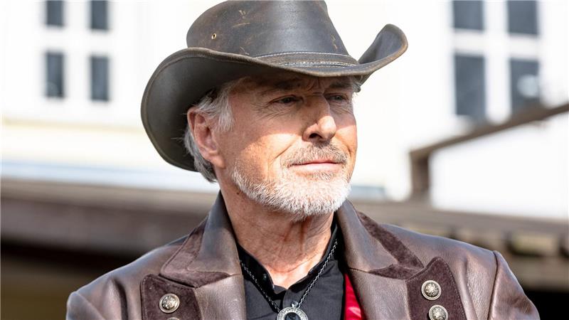 Nick Wilder setzt sich im Roman „Vaterliebe“ mit der Verdrängung des Nationalsozialismus und der steten Gefahr des Rechtsextremismus auseinander.