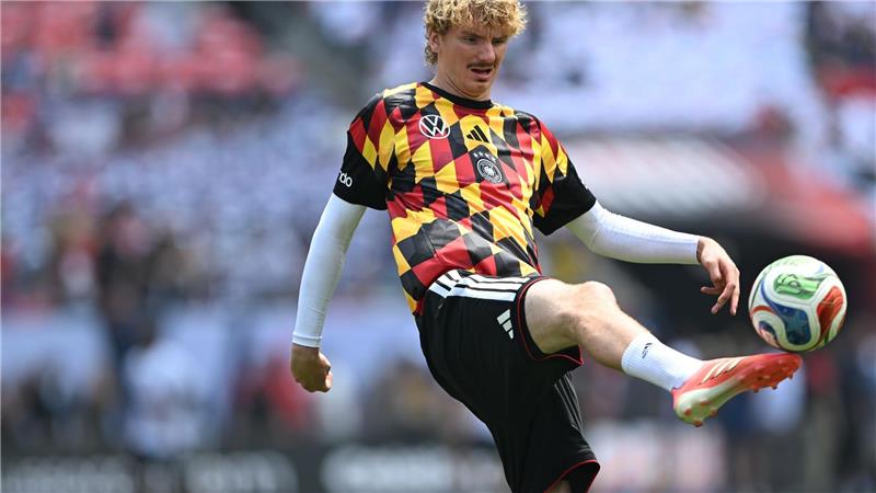 Nick Woltemade durfte sich bislang nur aufwärmen bei den WM-Spielen. Er würde gerne mal Joker-Rolle von Deniz Undav übernehmen. (Archivbild)  
