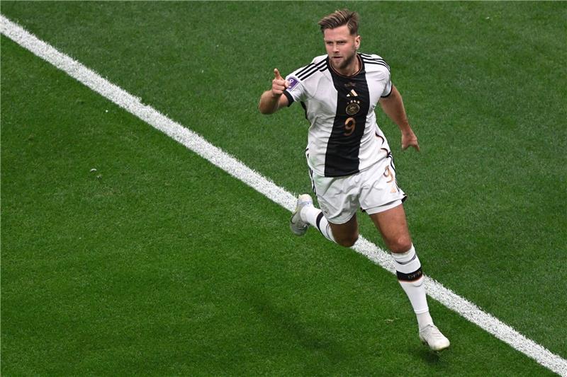 Füllkrug rettet Punkt und WM-Hoffnung: 1:1 gegen Spanien Niclas Füllkrug jubelt nach dem Tor zum 1:1.