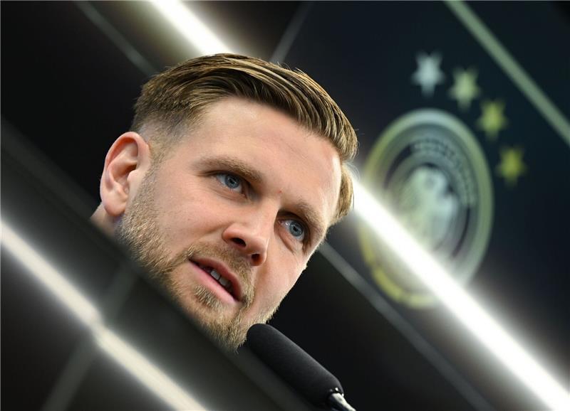 Füllkrug strebt „tragende Rolle” Richtung Heim-EM an Niclas Füllkrug spricht während der Pressekonferenz der Nationalmannschaft auf dem DFB-Campus.