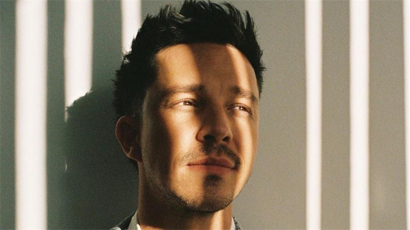 Nico Santos: 18 Songs, zwei Seiten und ein Geschenk Nico Santos wuchs auf Mallorca auf, wo er seinen spanisch klingenden Künstlernamen annahm. (Handout)