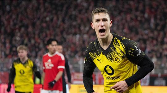 Nico Schlotterbeck bejubelt seinen Kopfballtreffer zum 2:0.