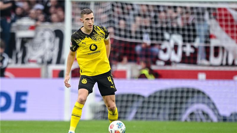 Nico Schlotterbeck hat seinen Vertrag bei Borussia Dortmund verlängert. (Archivbild) 