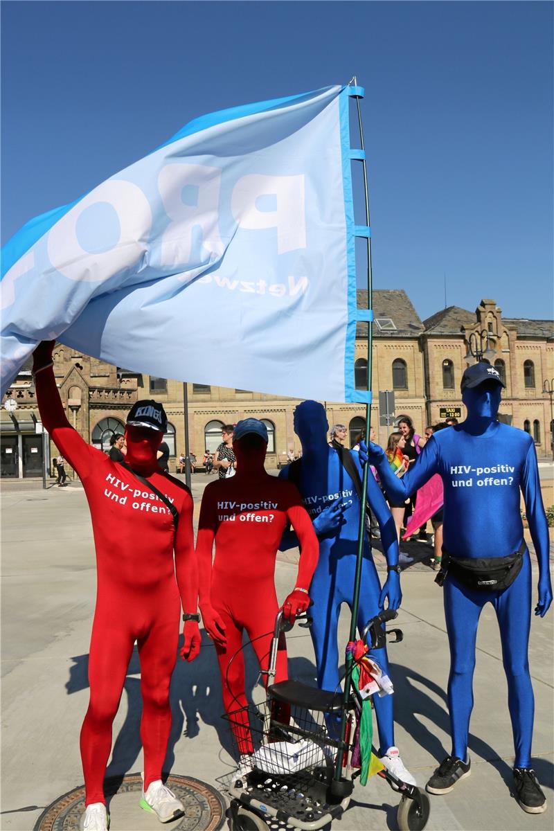 640 Demonstranten für buntes Goslar und sexuelle Vielfalt Nico, Uwe, David und Clemens beim 2. CSD in Goslar