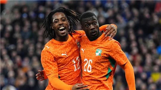 Nicolas Pepe (r) erzielte den Siegtreffer für die Elfenbeinküste.